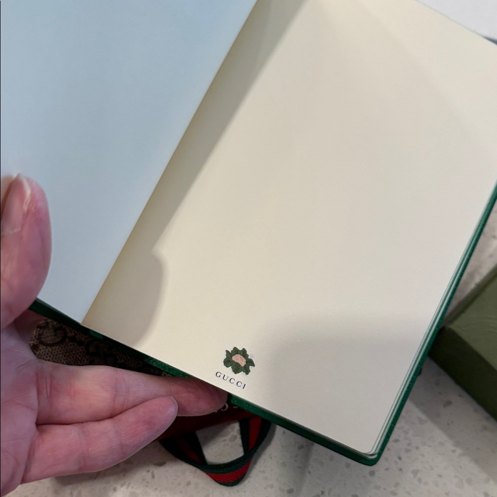 Gucci Beige and Green Notebook with Signature Pattern Gift Set - Picture 12 of 12